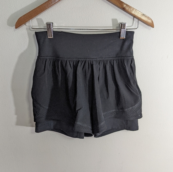 NEW Spanx The Get Moving Short Black - Picture 2 of 5